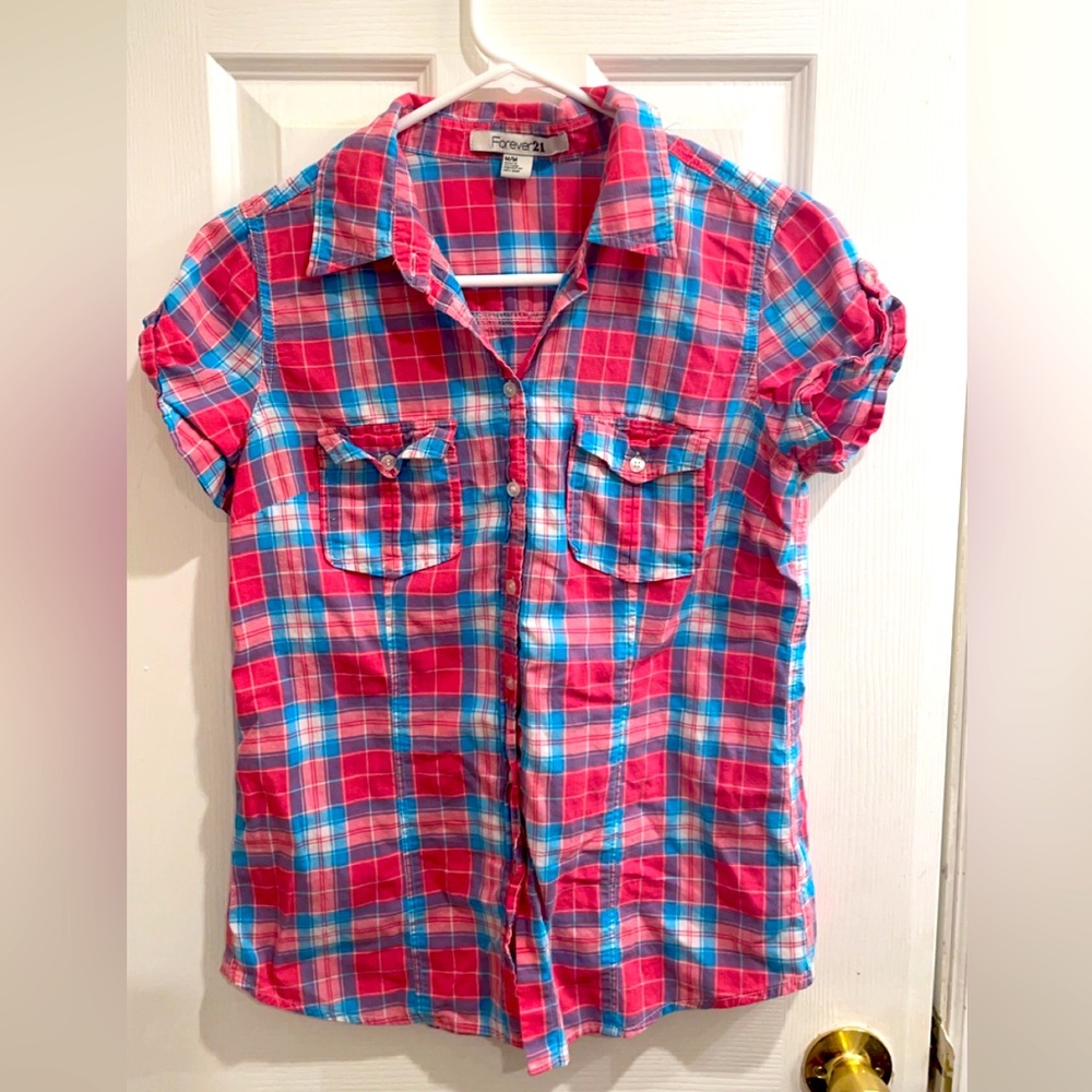 Forever 21 pink and blue plaid short sleeve button-down size Medium